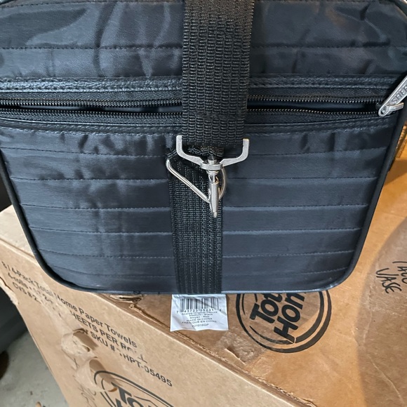 Sherpa Deluxe Pet Carrier - Picture 2 of 8